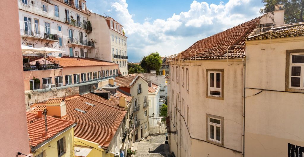Choosing Between a Newly Built or Pre-Owned Home: Pros and Cons 2 Portugal Pre-Owned Property
