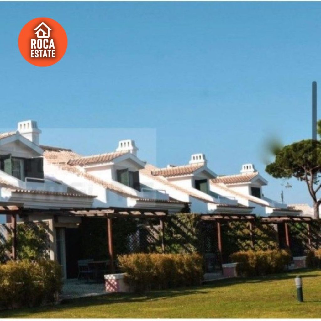 Semi-detached house for sale in Quinta da Bicuda 1 LUXURIOUS 3-BEDROOM VILLA